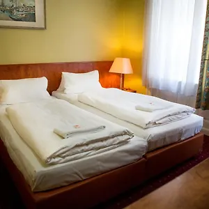 - Heefa Ohg 4* Hamburgo